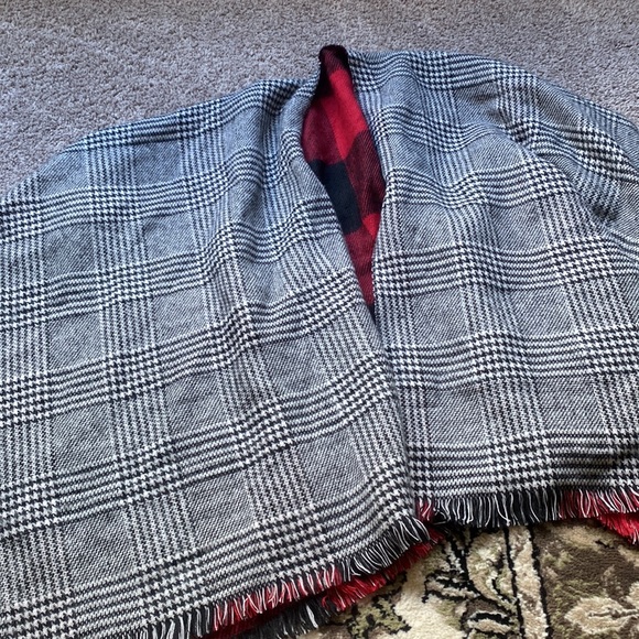 Shawl - Picture 2 of 2